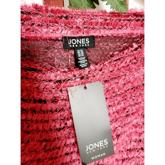 Jones New York Woman - Eyelash Knit Boat Neck Top in Scarlet - Picture 6 of 16
